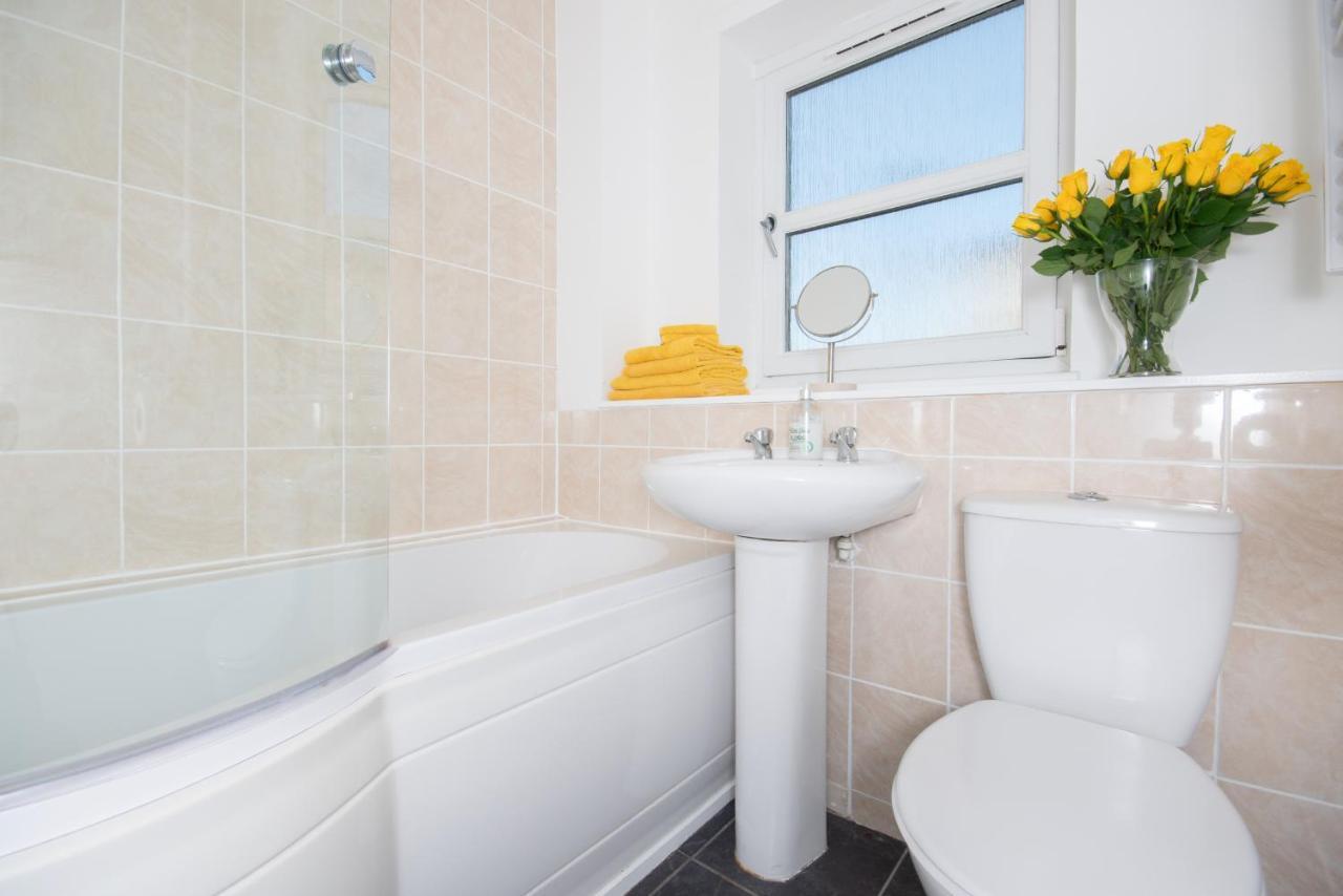 Dwellcome Home Ltd 2 Bedroom King & Double Central Apartment, Free Allocated Barrier Secured Parking Space At Rear Entrance & Fast Wifi, Ideal For Long Term Contractor, Corporate, Etc Stays, Regular Housekeeping Option - See Our Site For Assurance Абердин Экстерьер фото