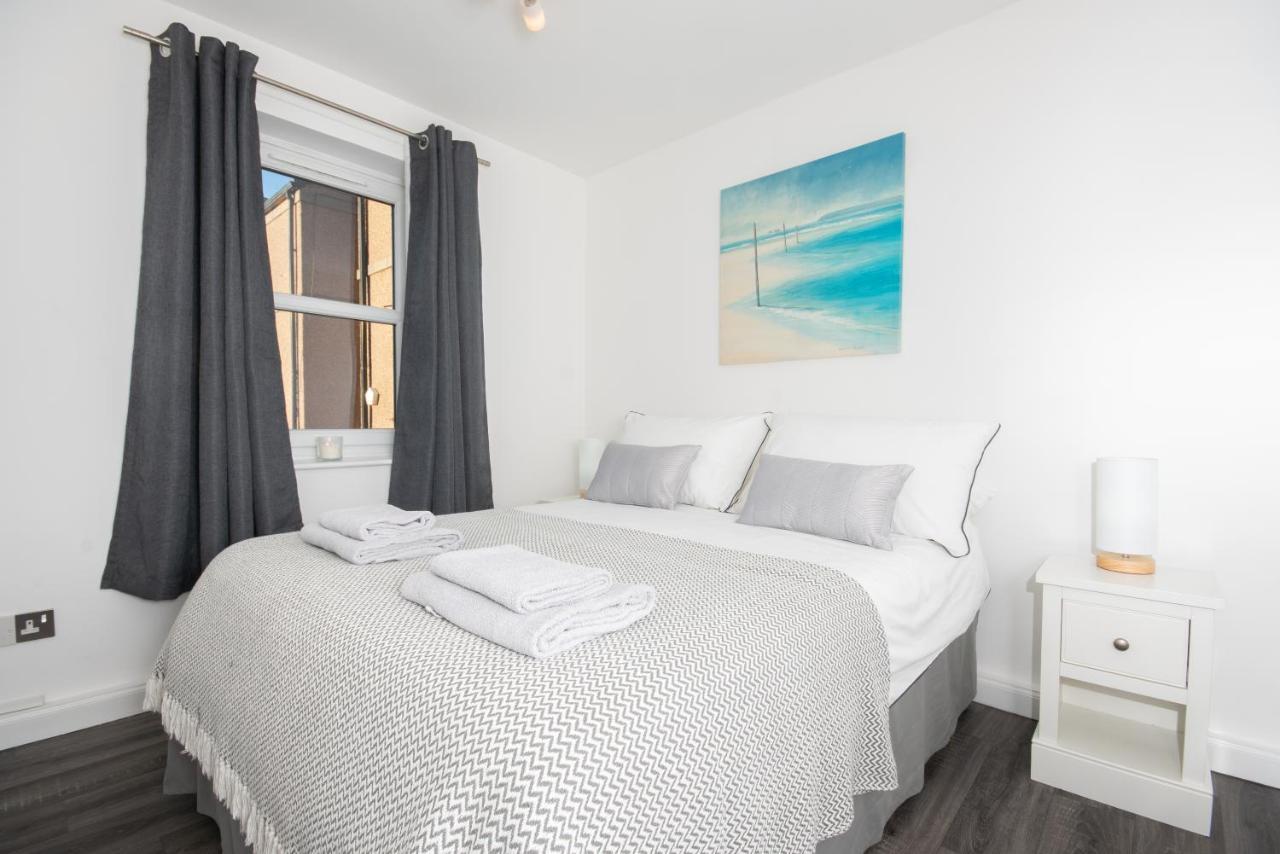 Dwellcome Home Ltd 2 Bedroom King & Double Central Apartment, Free Allocated Barrier Secured Parking Space At Rear Entrance & Fast Wifi, Ideal For Long Term Contractor, Corporate, Etc Stays, Regular Housekeeping Option - See Our Site For Assurance Абердин Экстерьер фото